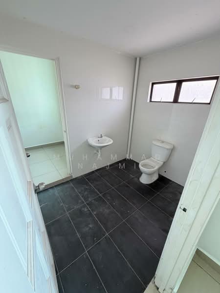 Rumah Teres 2 Tingkat untuk Dijual di Taman Geliga (Cukai) - Muhammad Najmi - Bathroom - PropertyGuru.com.my