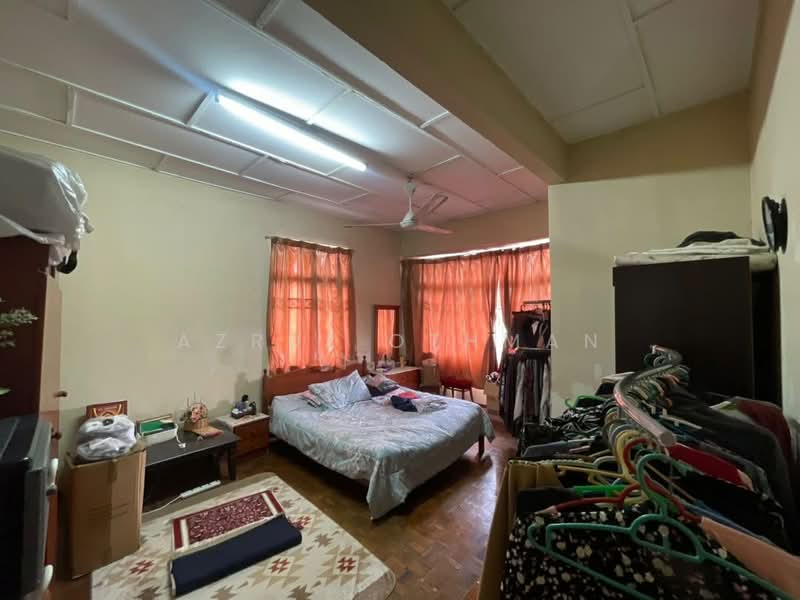 Rumah Berkembar untuk Dijual di Taman Desa Ixora (Senawang) - Azrul Othman - Bedroom - PropertyGuru.com.my