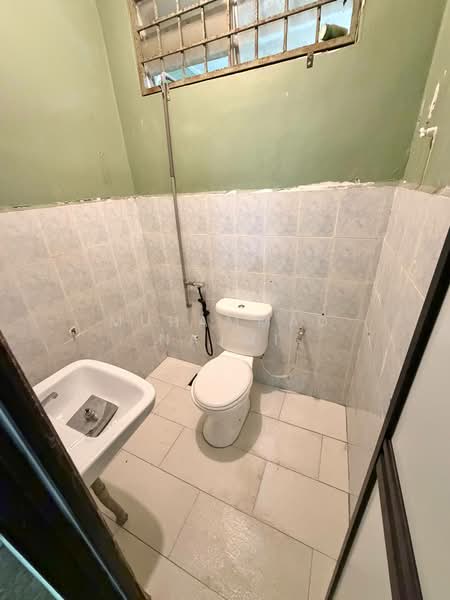 Rumah Teres untuk Dijual di Kampung Darat Tok Kapor (Binjai) - Muhammad Najmi - Bathroom - PropertyGuru.com.my