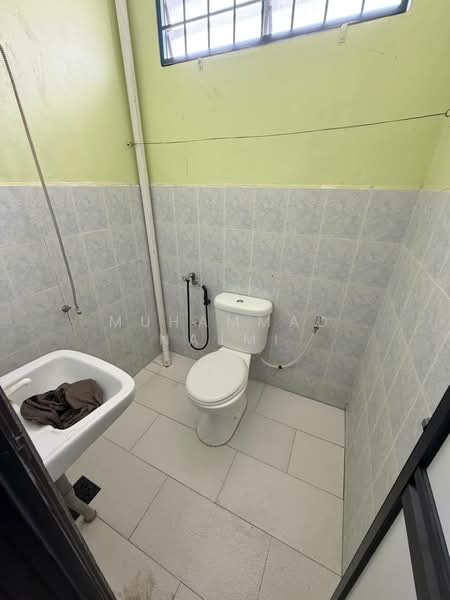 Rumah Teres untuk Dijual di Kampung Darat Tok Kapor (Binjai) - Muhammad Najmi - Bathroom - PropertyGuru.com.my