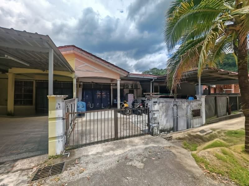 1-storey Terraced House for Sale in Taman Sri Pulasan (Seremban) - Azrul Othman - Exterior - PropertyGuru.com.my