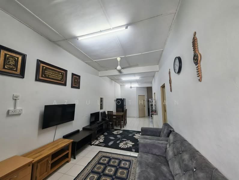 1-storey Terraced House for Sale in Taman Sri Pulasan (Seremban) - Azrul Othman - Living Room - PropertyGuru.com.my