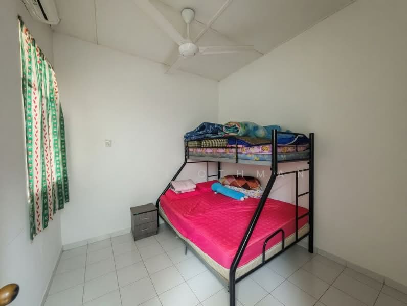 1-storey Terraced House for Sale in Taman Sri Pulasan (Seremban) - Azrul Othman - Bedroom - PropertyGuru.com.my
