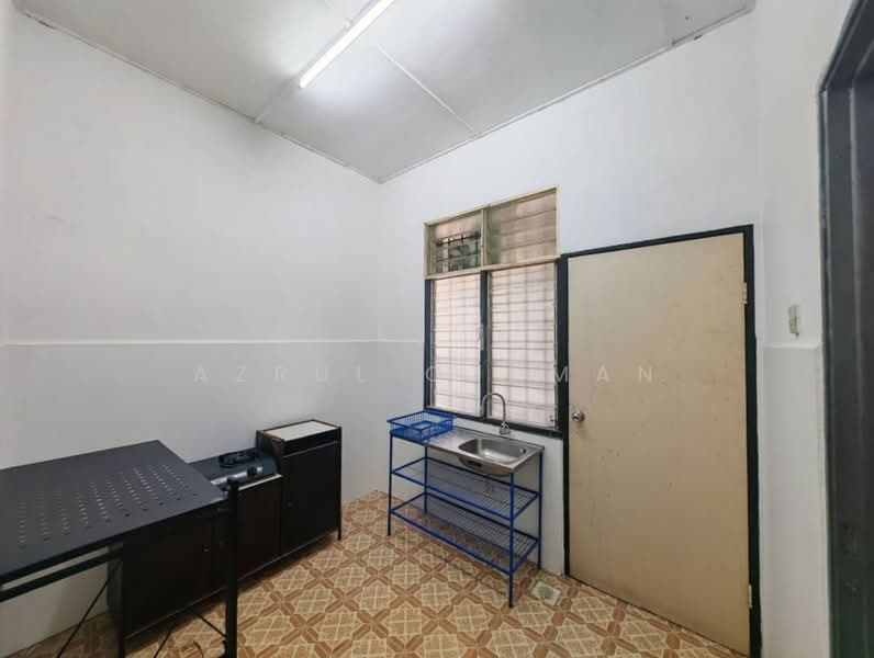 1-storey Terraced House for Sale in Taman Sri Pulasan (Seremban) - Azrul Othman - Kitchen - PropertyGuru.com.my