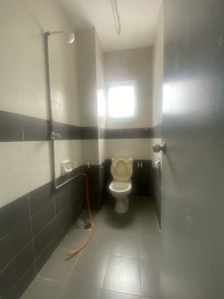 Shop for Rent in Klang (Selangor) - Kelly Hu - Bathroom - PropertyGuru.com.my