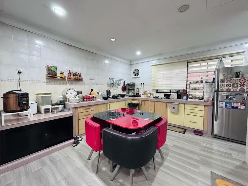 2-storey Terraced House for Sale in Bukit Jelutong (Shah Alam) - Nahathir Shahabudin - Kitchen - PropertyGuru.com.my