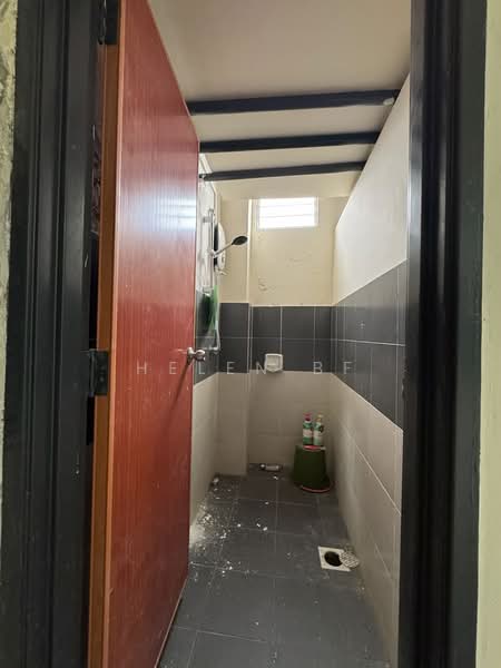 Shop / Office for Rent in Taman Melaka Jaya (Batu Berendam) - Helen BF - Bathroom - PropertyGuru.com.my