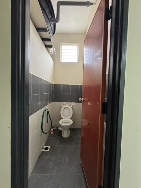 Shop / Office for Rent in Taman Melaka Jaya (Batu Berendam) - Helen BF - Bathroom - PropertyGuru.com.my