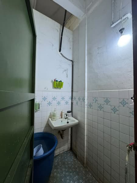 Factory for Sale in Melaka City (Melaka) - Helen BF - Bathroom - PropertyGuru.com.my