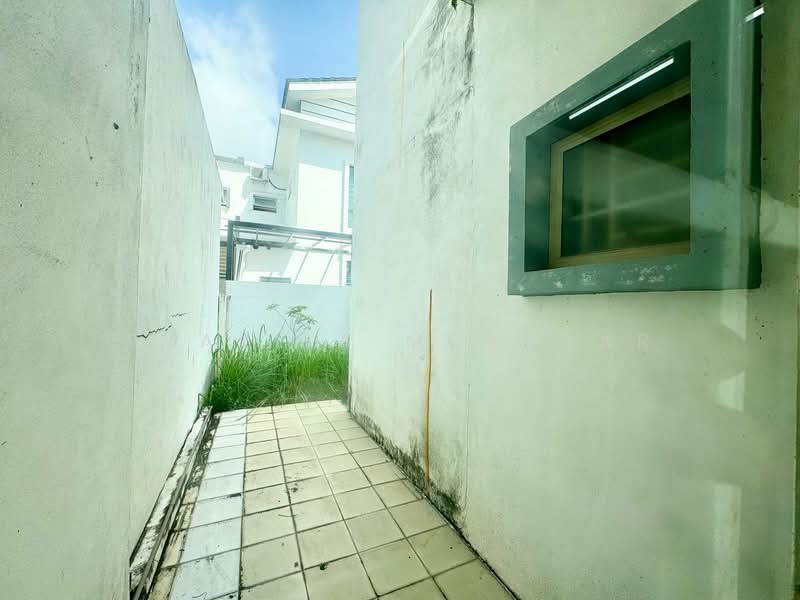 Semi-Detached House for Sale in Bandar Saujana Putra (Tanjong Duabelas) - Syakila Mokhtar - Exterior - PropertyGuru.com.my