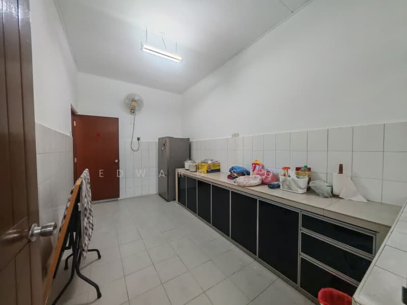 1-storey Terraced House for Rent in Taman Pelangi (Johor Bahru) - Edward Siow - Kitchen - PropertyGuru.com.my