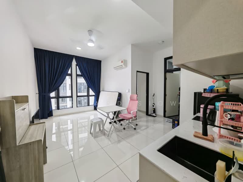 Pangsapuri untuk Disewa di KSL D'Esplanade Residence - Edward Siow - Living Room - PropertyGuru.com.my