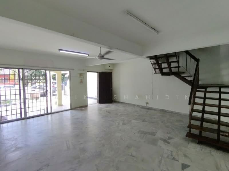 Rumah Teres 2 Tingkat untuk Dijual di Shah Alam (Selangor) - Shafika Shahidin - Living Room - PropertyGuru.com.my