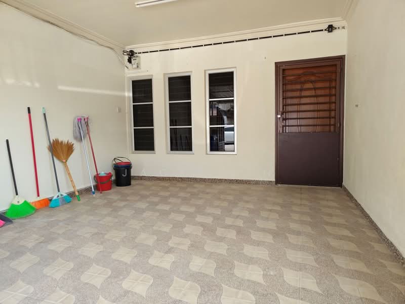 Rumah Teres 3 Tingkat untuk Disewa di Taman Sri Muda (Shah Alam) - Jacky Lin - Entrance - PropertyGuru.com.my