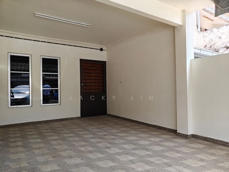 Rumah Teres 3 Tingkat untuk Disewa di Taman Sri Muda (Shah Alam) - Jacky Lin - Entrance - PropertyGuru.com.my