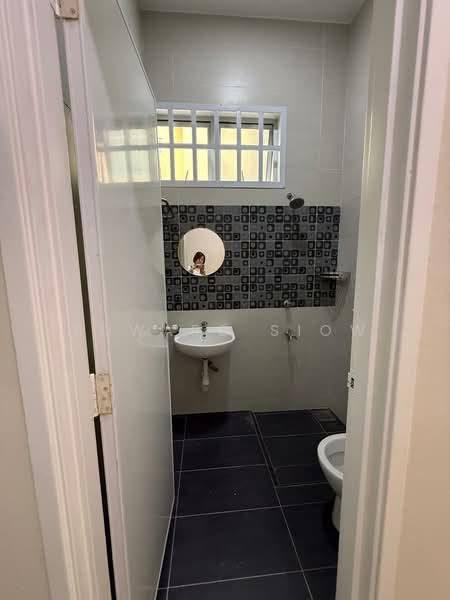Cluster House for Rent in Taman Gaya (Ulu Tiram) - Edward Siow - Bathroom - PropertyGuru.com.my