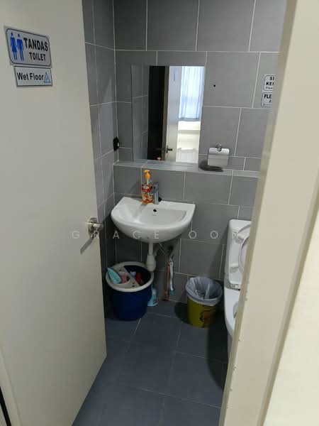 Servis Apartment untuk Disewa di Flexis @ One South - Grace Oon - Bathroom - PropertyGuru.com.my