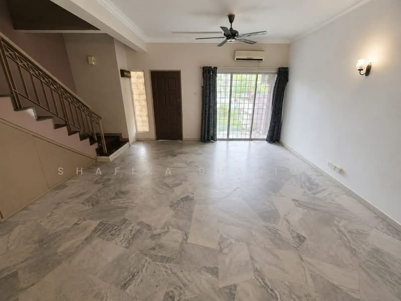 Rumah Teres 2 Tingkat untuk Dijual di Seksyen 13 (Shah Alam) - Shafika Shahidin - Living Room - PropertyGuru.com.my