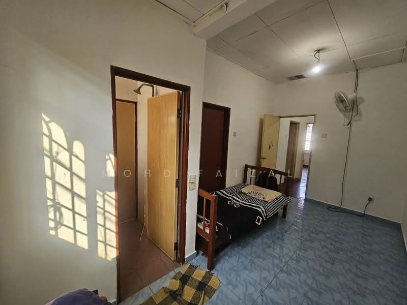 Rumah Teres 2 Tingkat untuk Dijual di Bandar Baru Bangi (Selangor) - Mohd Faizal - Bedroom - PropertyGuru.com.my