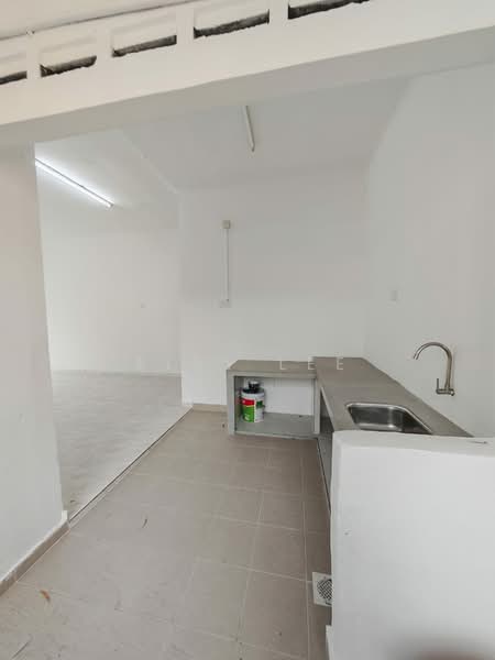 Rumah Flat untuk Dijual di Taman Pulai Utama - Elvy Lee - Kitchen - PropertyGuru.com.my