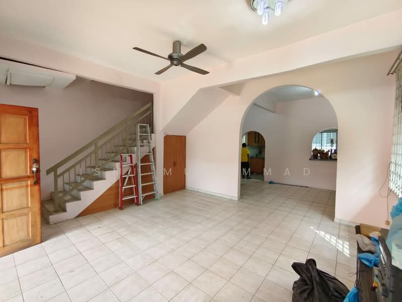 2-storey Terraced House for Sale in Taman Cengal Utama (Paroi) - Ismi Muhammad - Living Room - PropertyGuru.com.my