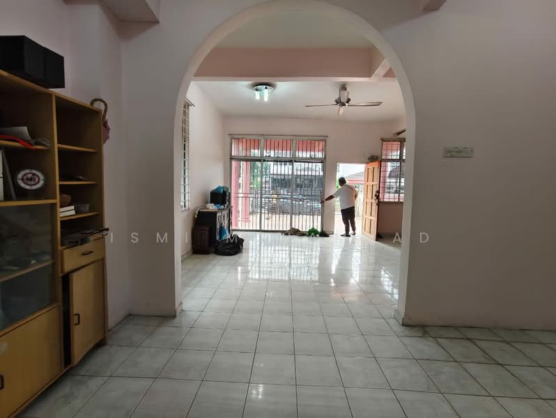 2-storey Terraced House for Sale in Taman Cengal Utama (Paroi) - Ismi Muhammad - Living Room - PropertyGuru.com.my