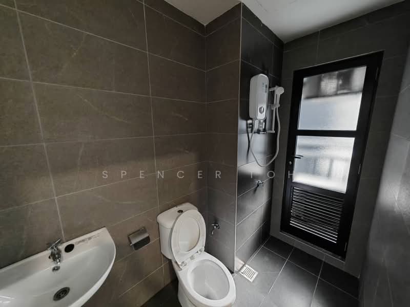 Servis Apartment untuk Disewa di Majestic Maxim - Spencer Toh - Bathroom - PropertyGuru.com.my