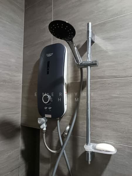 Servis Apartment untuk Disewa di The Amber Residence @ TwentyFive.7 - Emerlyne Shum - Bathroom - PropertyGuru.com.my