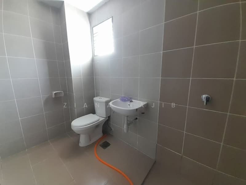 Rumah Teres untuk Disewa di Kuala Selangor (Selangor) - Ziana Najib - Bathroom - PropertyGuru.com.my