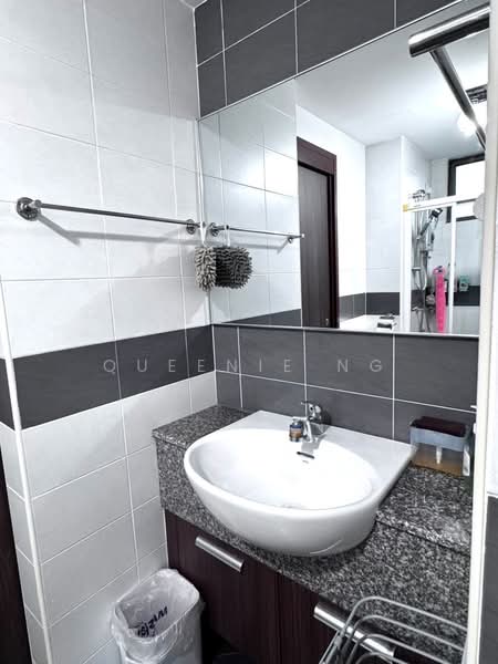 Pangsapuri untuk Dijual di Molek Pine 2 - Queenie Ng - PropertyGuru.com.my
