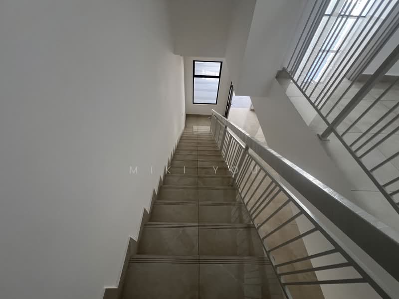 Rumah Teres 2-Tingkat untuk Dijual di Telok Panglima Garang (Selangor) - Miki You - Corridor - PropertyGuru.com.my