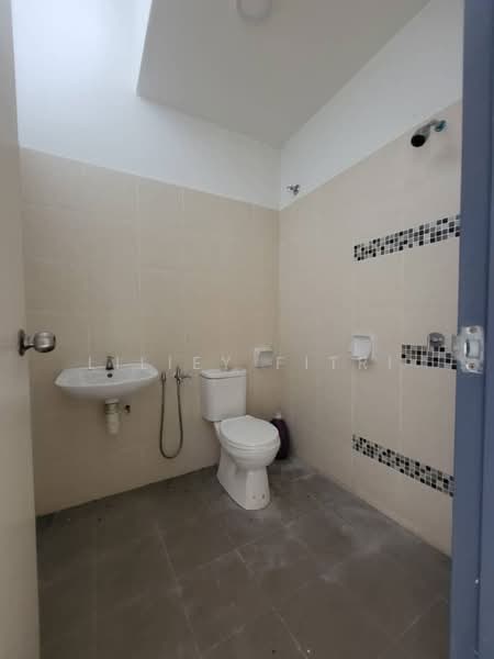 Rumah Teres 2 Tingkat untuk Dijual di Bandar Tasik Puteri (Rawang) - Liliey Fitri - Bathroom - PropertyGuru.com.my