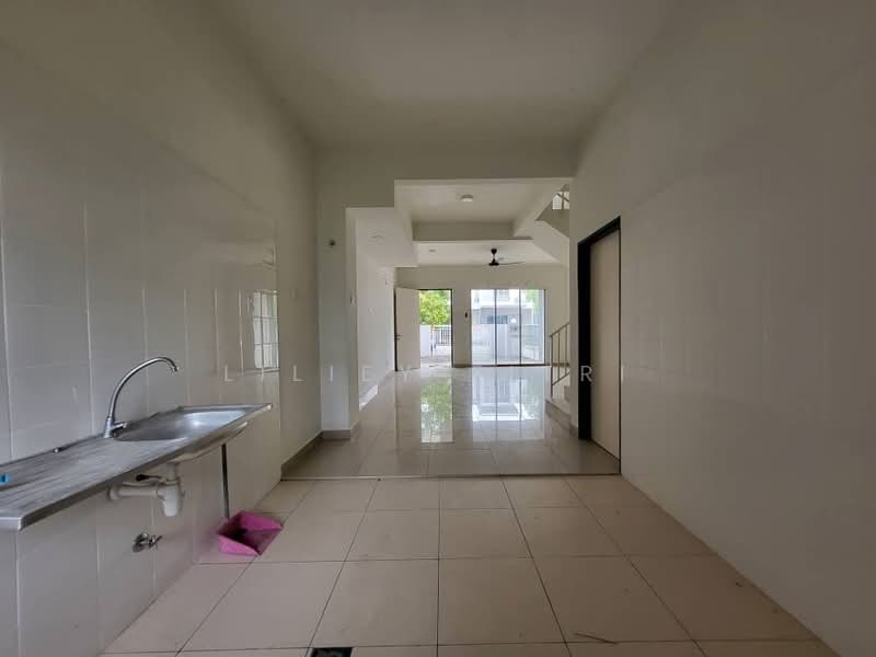 Rumah Teres 2 Tingkat untuk Dijual di Bandar Tasik Puteri (Rawang) - Liliey Fitri - Kitchen - PropertyGuru.com.my