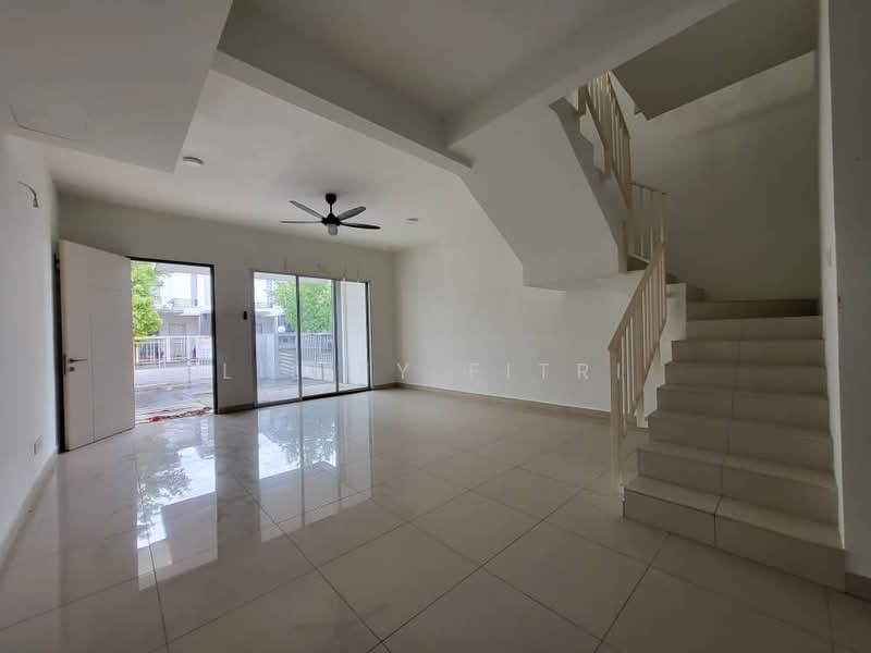 Rumah Teres 2 Tingkat untuk Dijual di Bandar Tasik Puteri (Rawang) - Liliey Fitri - Living Room - PropertyGuru.com.my
