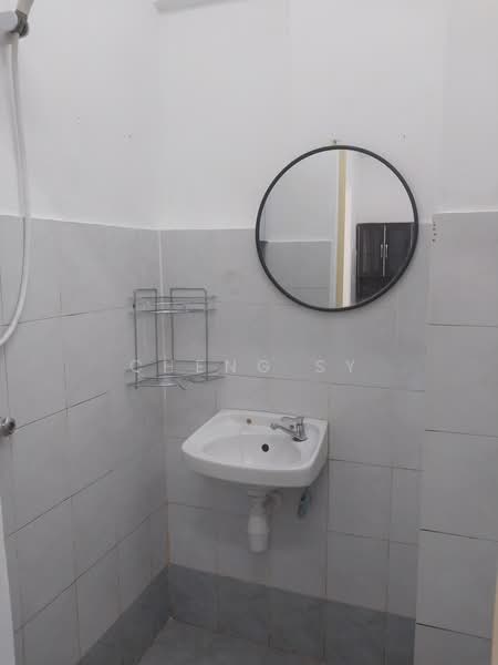 Pangsapuri untuk Disewa di Arena Green - Cheng SY - Bathroom - PropertyGuru.com.my