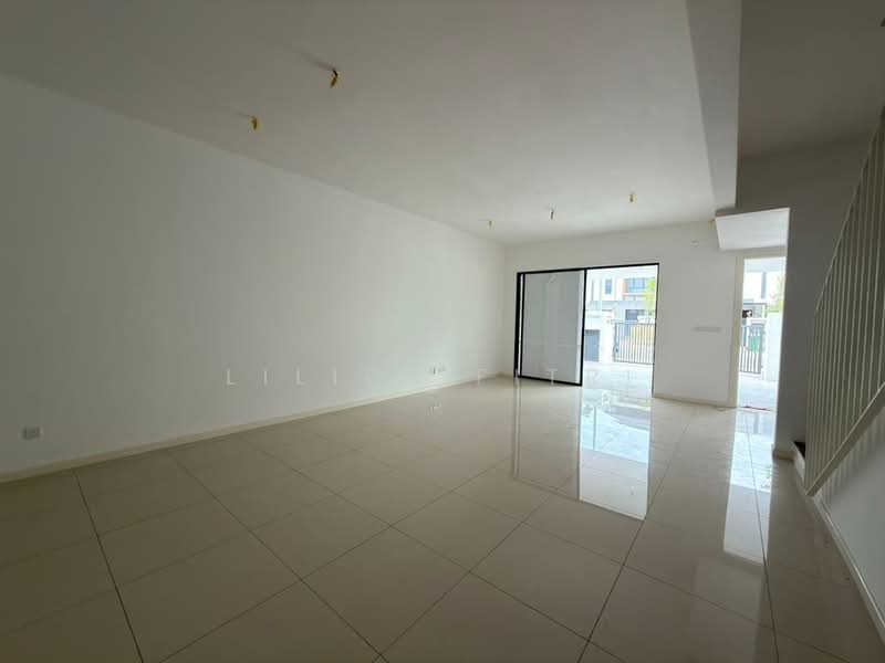 Rumah Teres 2 Tingkat untuk Dijual di Kota Emerald (Rawang) - Liliey Fitri - Living Room - PropertyGuru.com.my