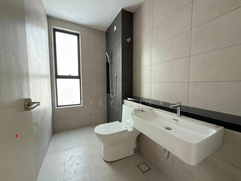 Rumah Teres 2 Tingkat untuk Dijual di Kota Emerald (Rawang) - Liliey Fitri - Bathroom - PropertyGuru.com.my