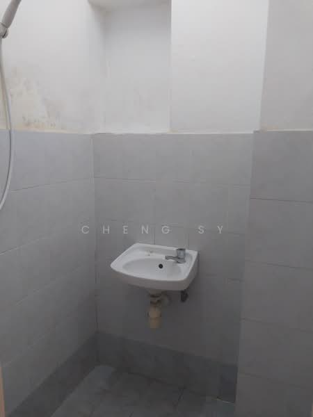 Pangsapuri untuk Disewa di Arena Green - Cheng SY - Bathroom - PropertyGuru.com.my