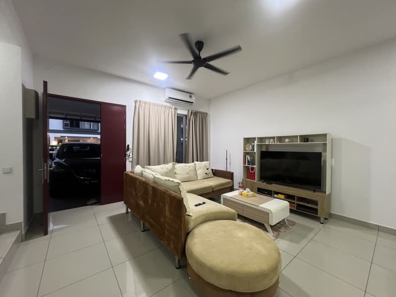 2-storey Terraced House for Sale in Bandar Rimbayu (Telok Panglima Garang) - Miki You - Living Room - PropertyGuru.com.my