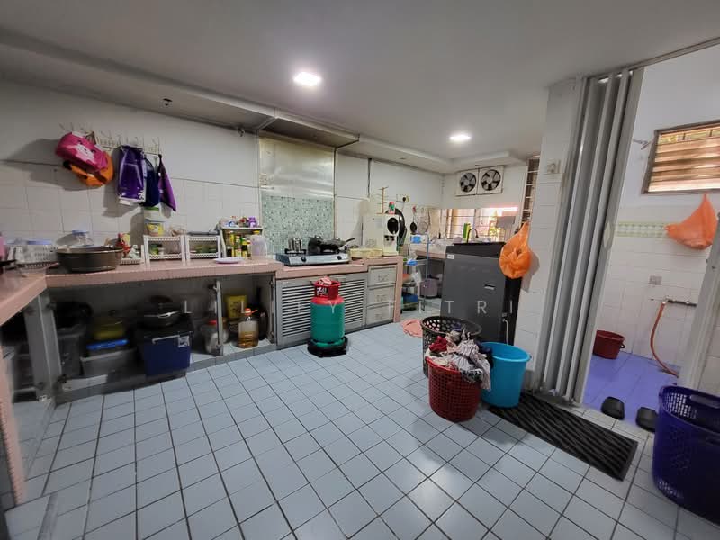 Rumah Teres 2 Tingkat untuk Dijual di Bandar Country Homes (Rawang) - Liliey Fitri - Kitchen - PropertyGuru.com.my
