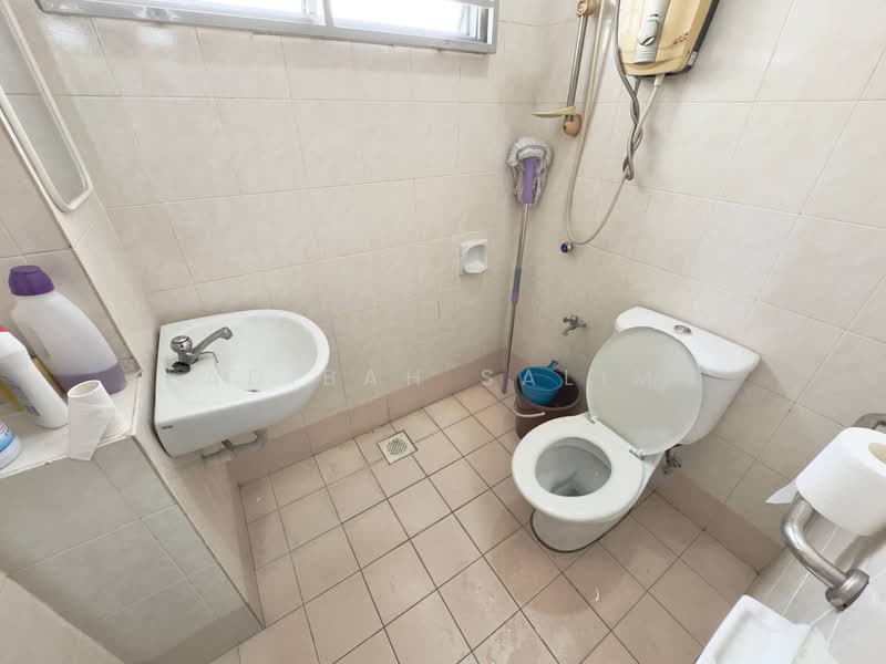 Rumah Teres 2 Tingkat untuk Dijual di TAMAN PUCHONG UTAMA (Puchong) - Adibah Salim - Bathroom - PropertyGuru.com.my