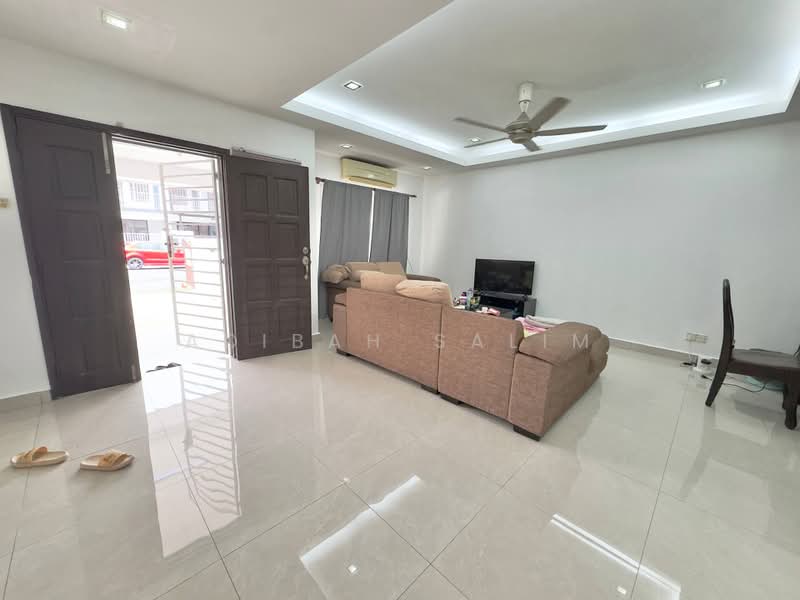 Rumah Teres 2 Tingkat untuk Dijual di TAMAN PUCHONG UTAMA (Puchong) - Adibah Salim - Living Room - PropertyGuru.com.my