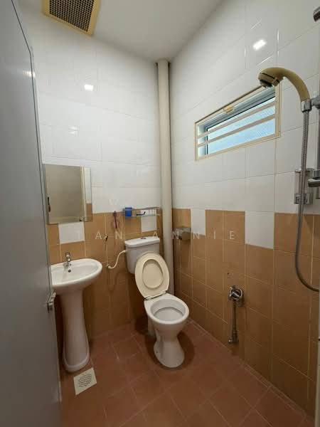 Semi-Detached House for Sale in Taman Buntar Indah (Nibong Tebal) - Tan ANNIE - Bathroom - PropertyGuru.com.my