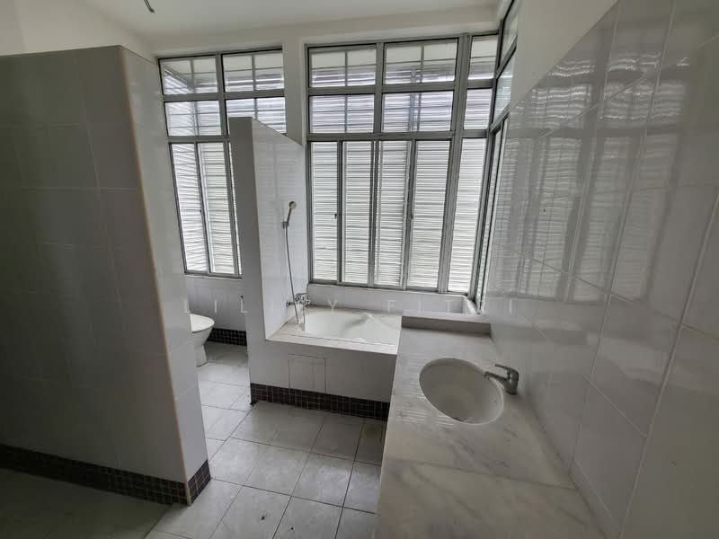 Bungalow for Sale in Kota Emerald (Rawang) - Liliey Fitri - Bathroom - PropertyGuru.com.my