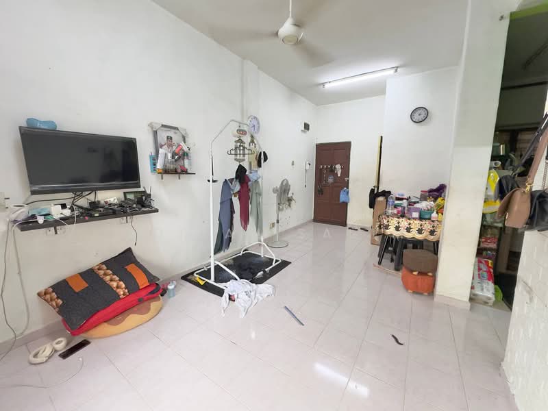 Pangsapuri untuk Dijual di Pangsapuri Lili - Adibah Salim - Living Room - PropertyGuru.com.my
