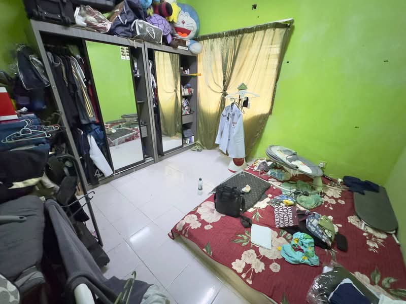 Pangsapuri untuk Dijual di Pangsapuri Lili - Adibah Salim - Bedroom - PropertyGuru.com.my