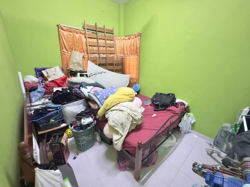 Pangsapuri untuk Dijual di Pangsapuri Lili - Adibah Salim - Bedroom - PropertyGuru.com.my