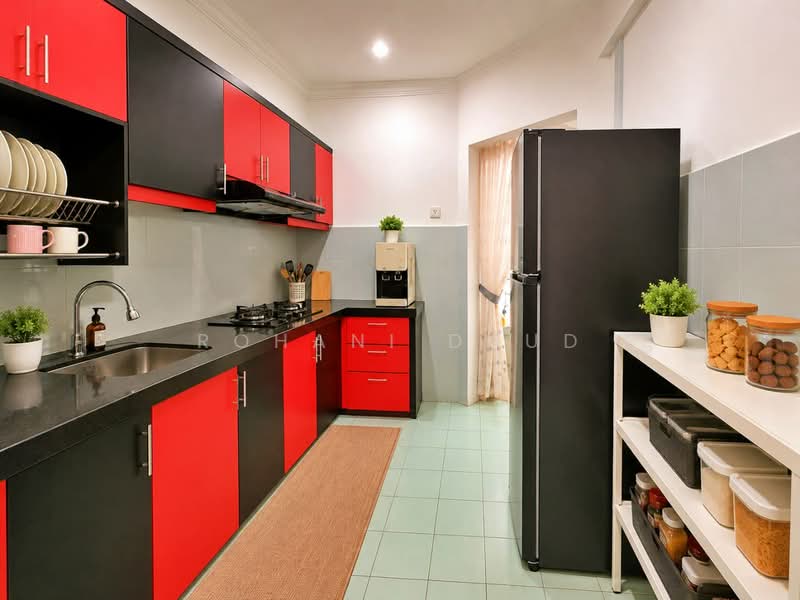 Service Residence for Sale at Serdang Skyvillas (Serdang Perdana) - Rohani Daud - Kitchen - PropertyGuru.com.my