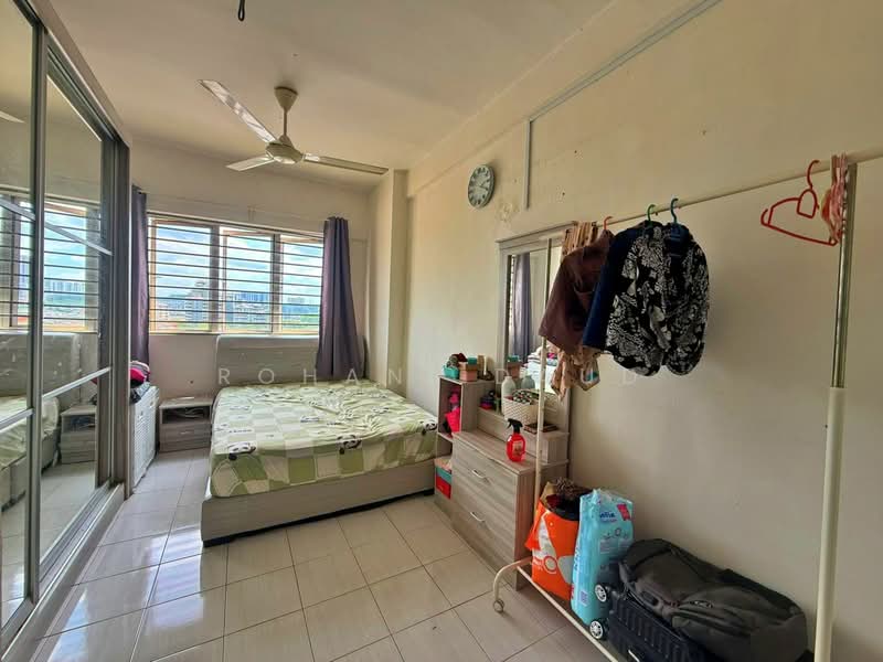 Service Residence for Sale at Serdang Skyvillas (Serdang Perdana) - Rohani Daud - Bedroom - PropertyGuru.com.my