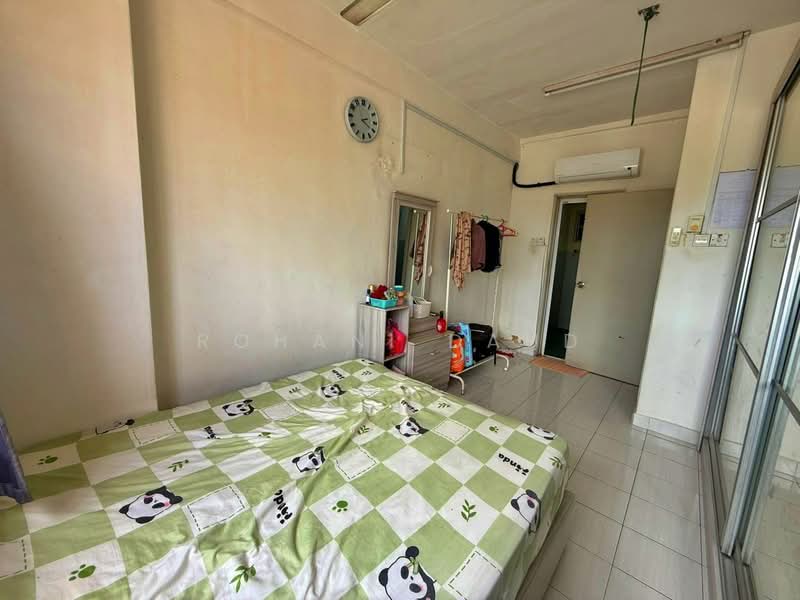 Service Residence for Sale at Serdang Skyvillas (Serdang Perdana) - Rohani Daud - Bedroom - PropertyGuru.com.my